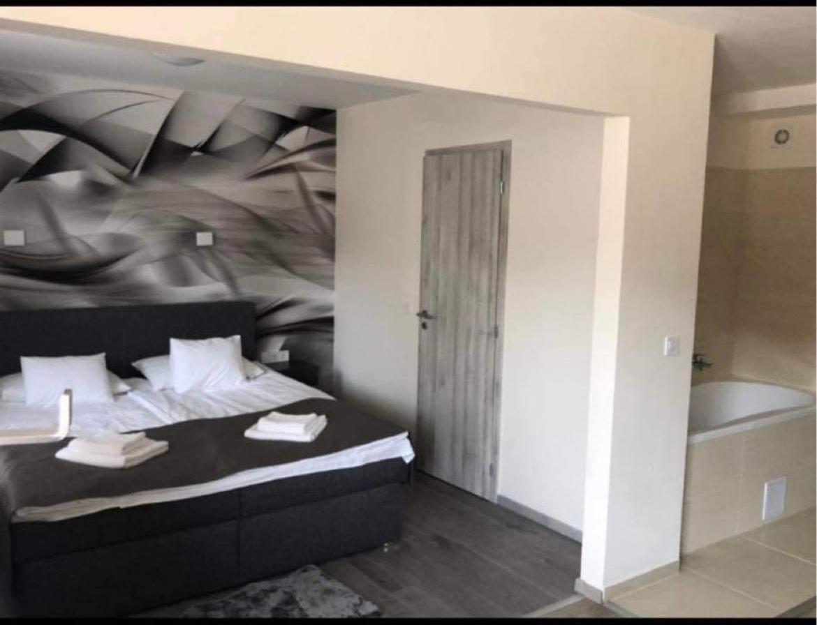 Brill Hotel בקשצ'אבה מראה חיצוני תמונה