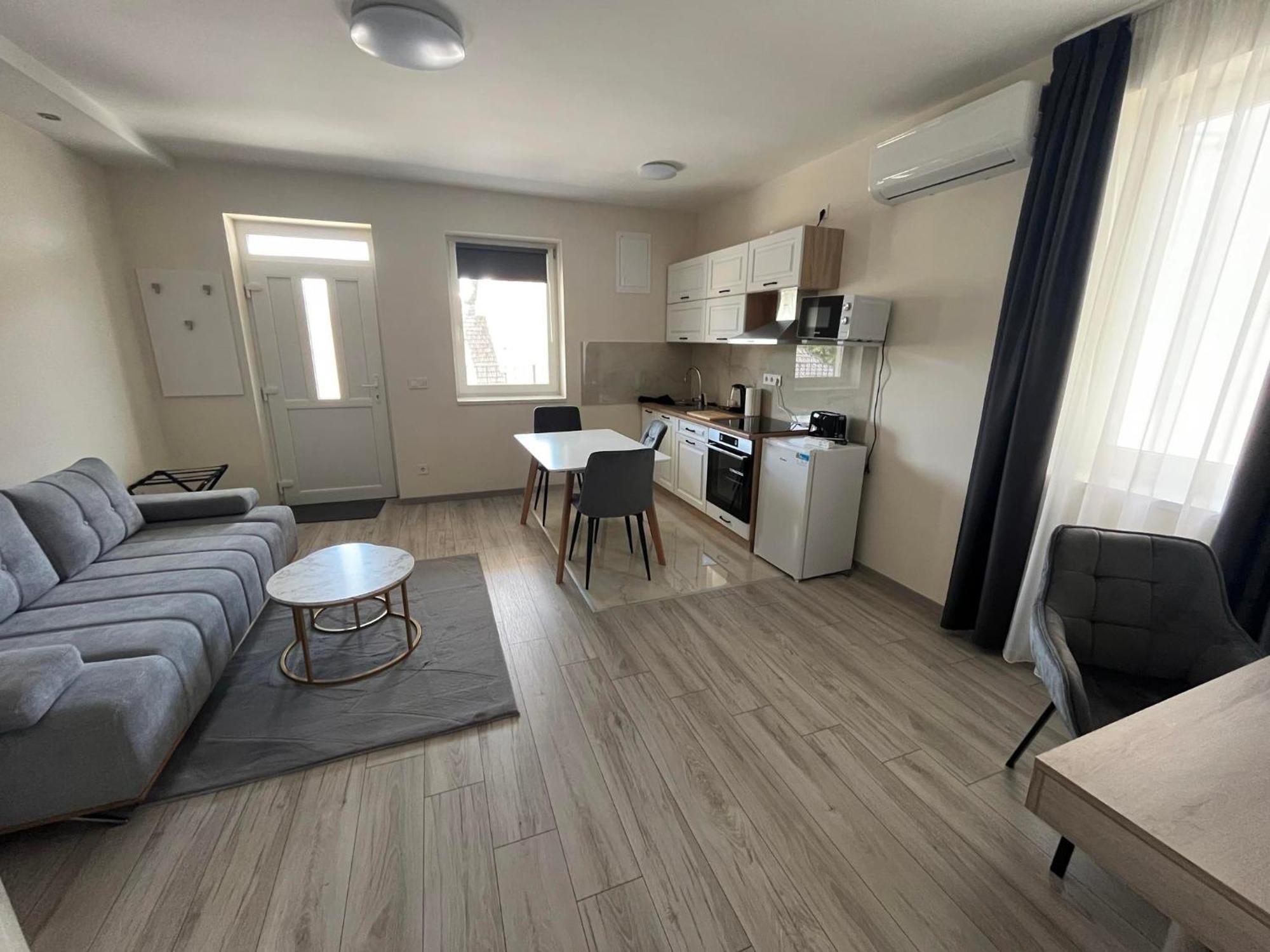 Brill Hotel בקשצ'אבה מראה חיצוני תמונה